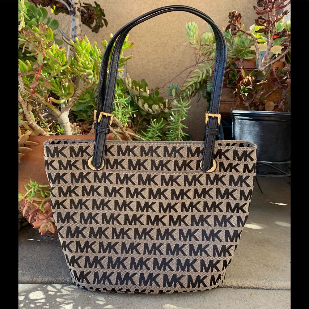 Used mk purse in good condition